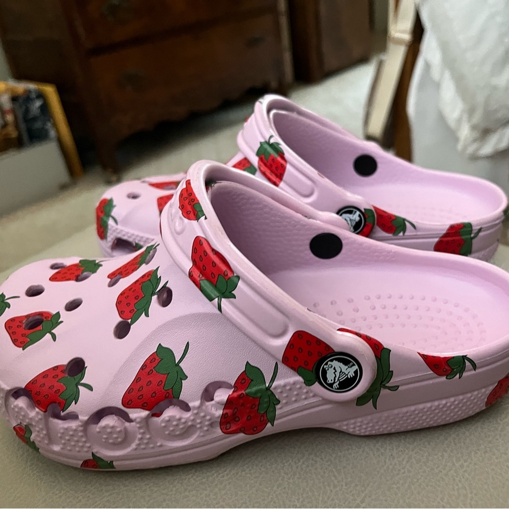Strawberry Crocs (New)